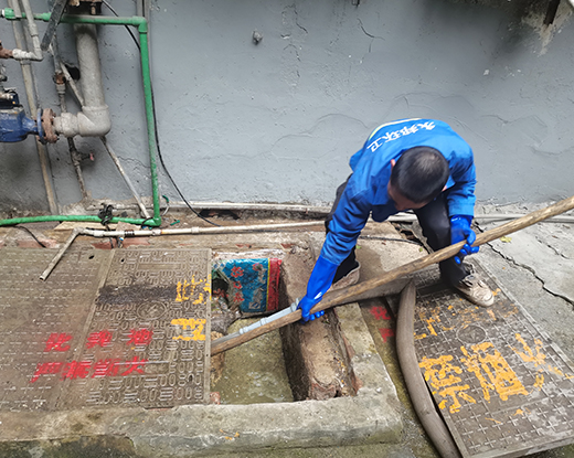 嘉积镇清掏化粪池